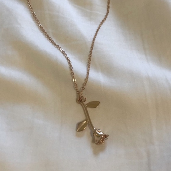 gold necklaces (4) - Picture 1 of 4